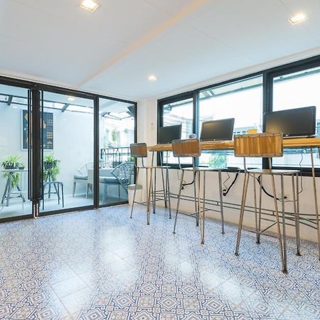 White Ivory Bed And Breakfast Bangkok Exteriör bild