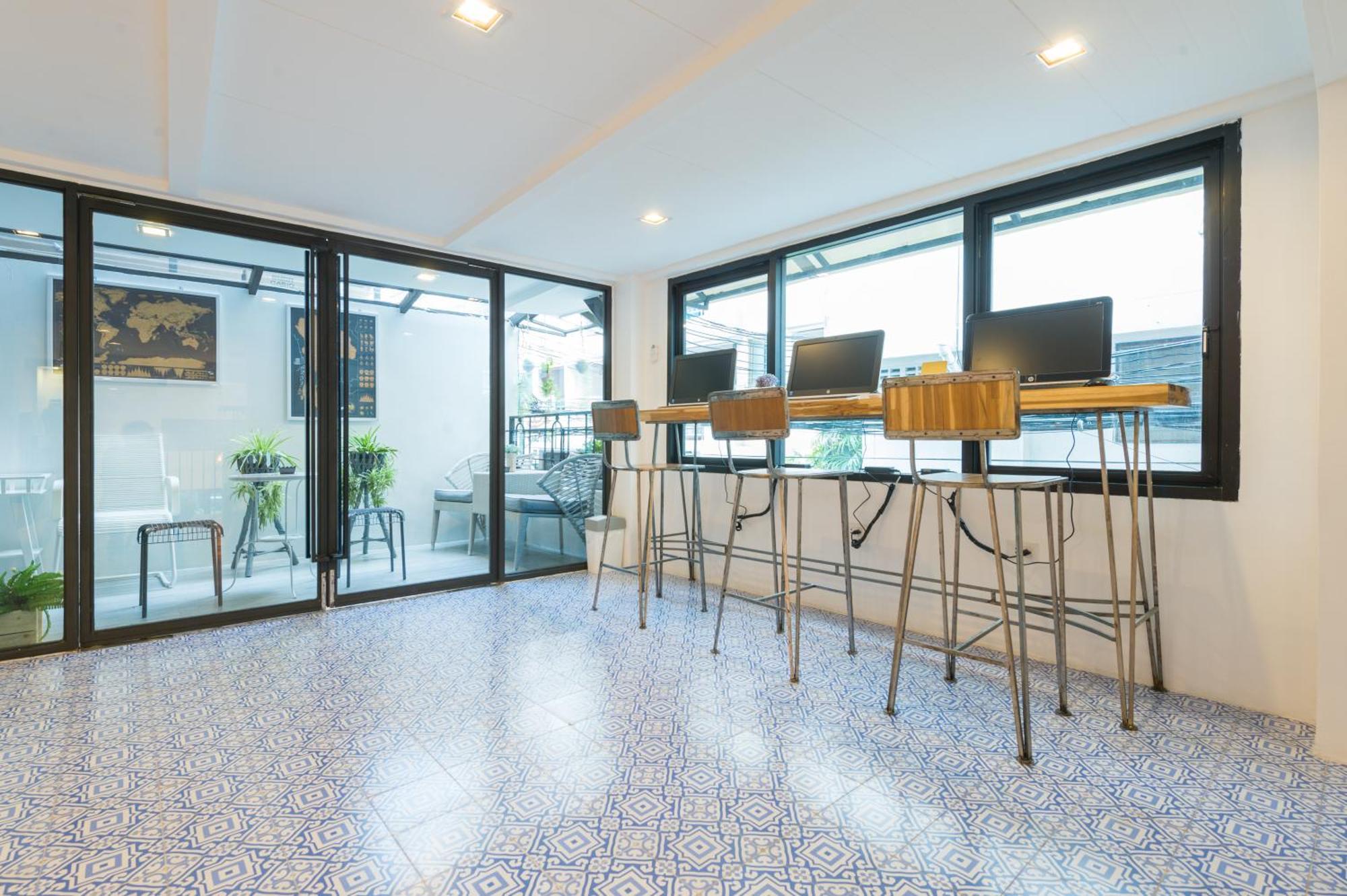 White Ivory Bed And Breakfast Bangkok Exteriör bild