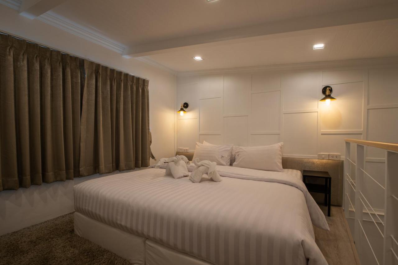 White Ivory Bed And Breakfast Bangkok Exteriör bild