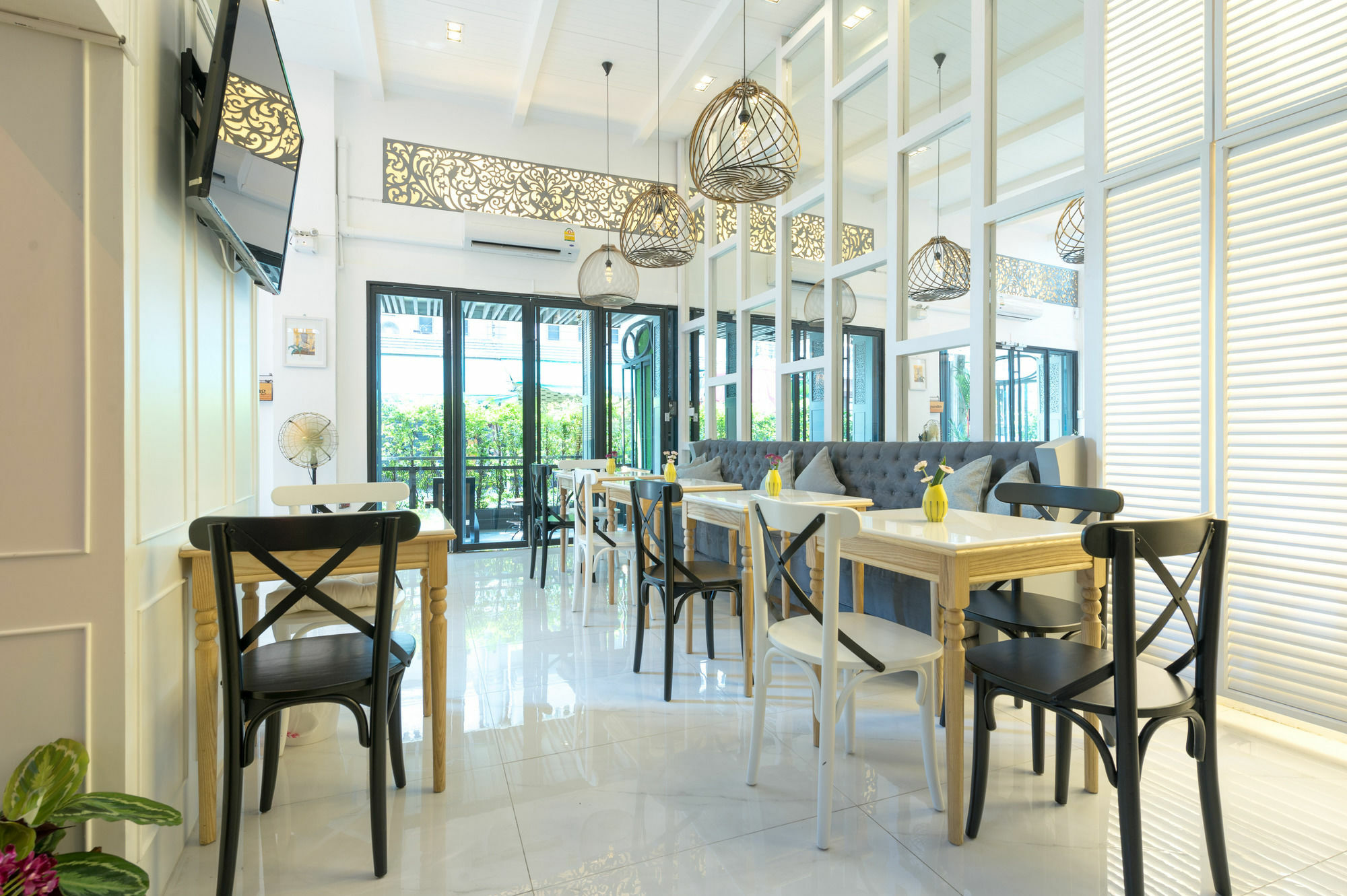 White Ivory Bed And Breakfast Bangkok Exteriör bild