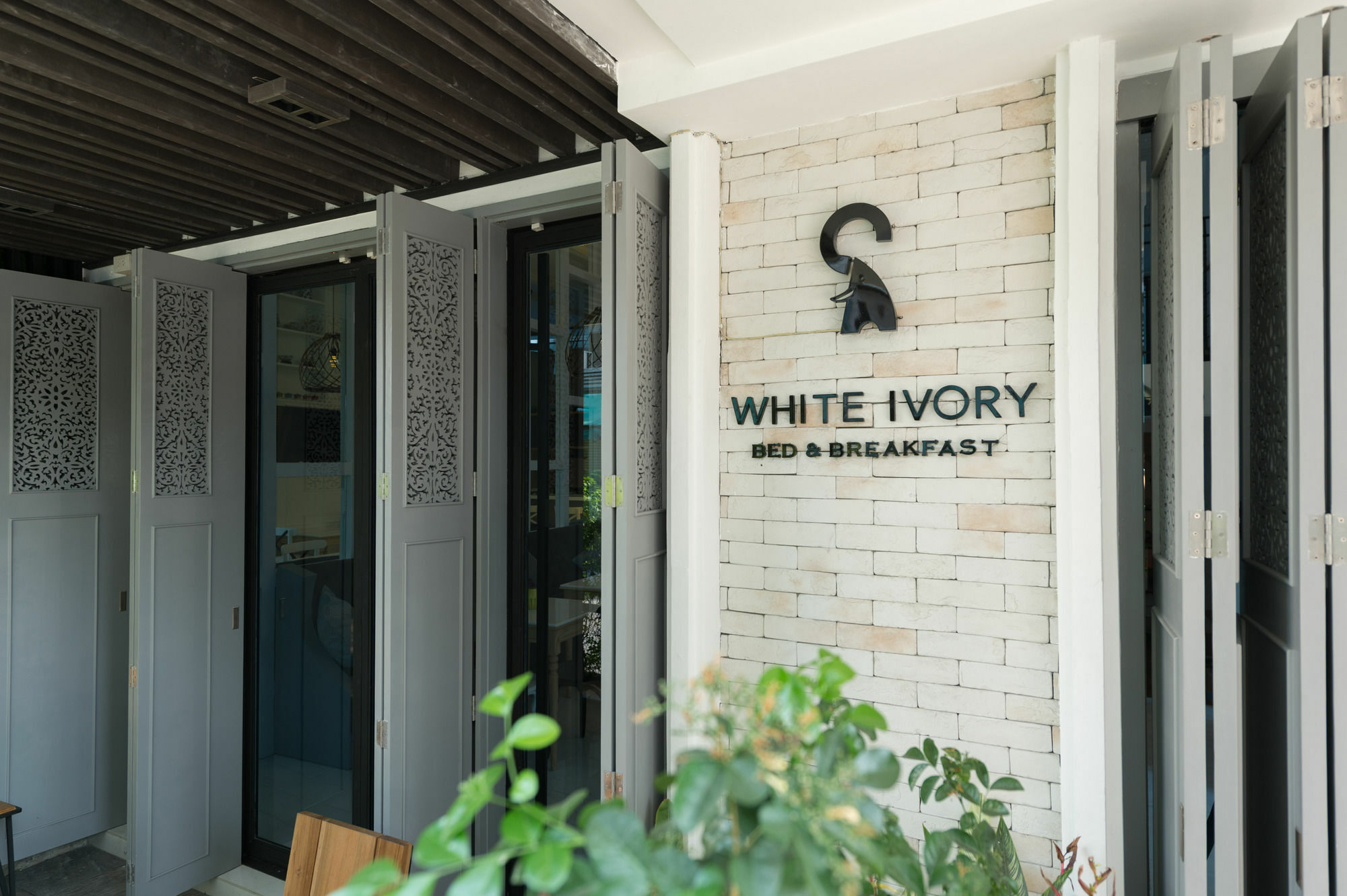 White Ivory Bed And Breakfast Bangkok Exteriör bild